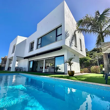 Karina Santa Úrsula